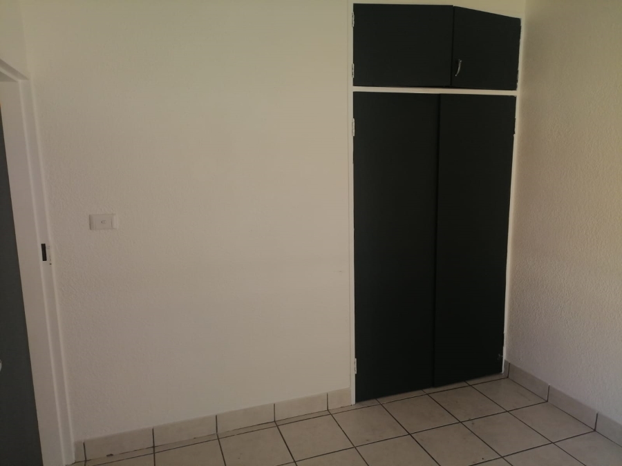 2 Bedroom Property for Sale in Pretoria North Gauteng