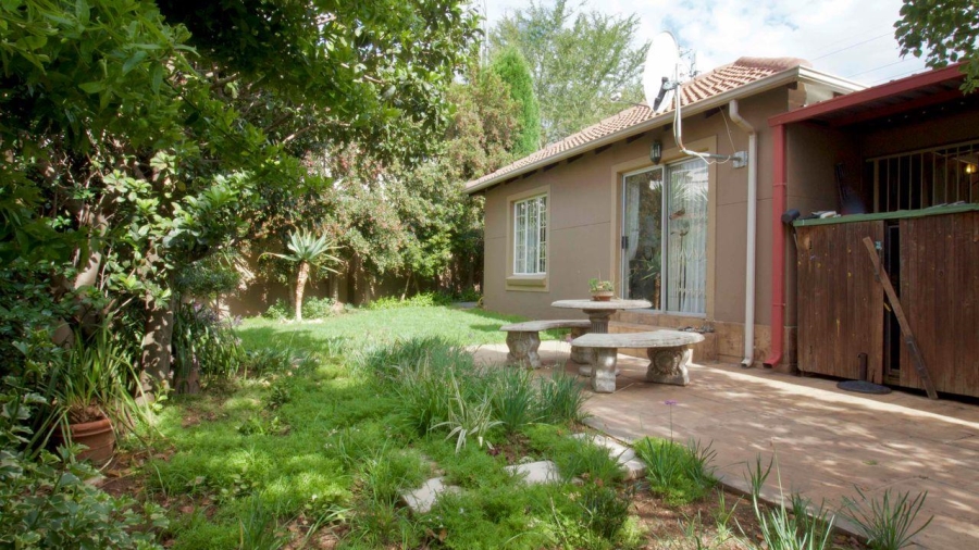 2 Bedroom Property for Sale in Kosmosdal Gauteng
