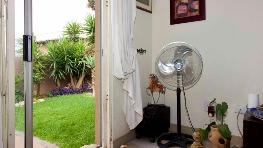 2 Bedroom Property for Sale in Kosmosdal Gauteng