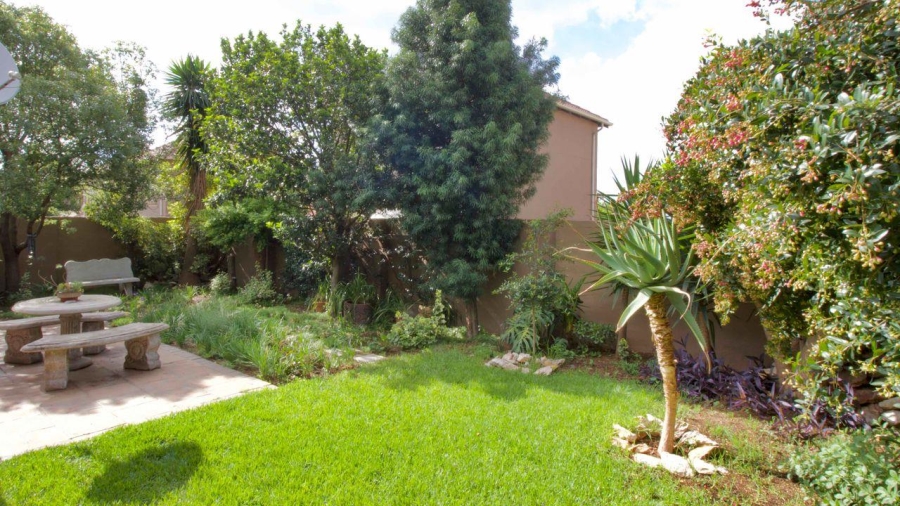 2 Bedroom Property for Sale in Kosmosdal Gauteng