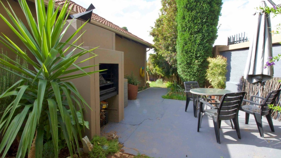2 Bedroom Property for Sale in Kosmosdal Gauteng
