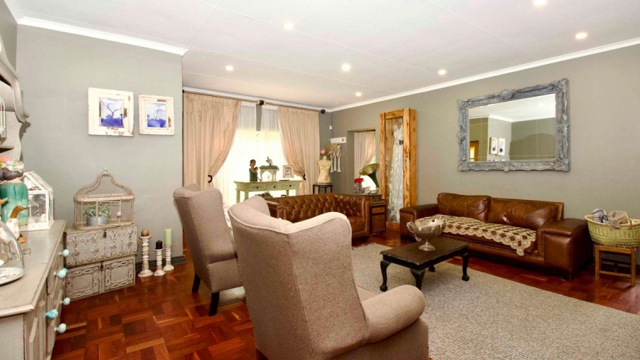 7 Bedroom Property for Sale in Clubview Gauteng
