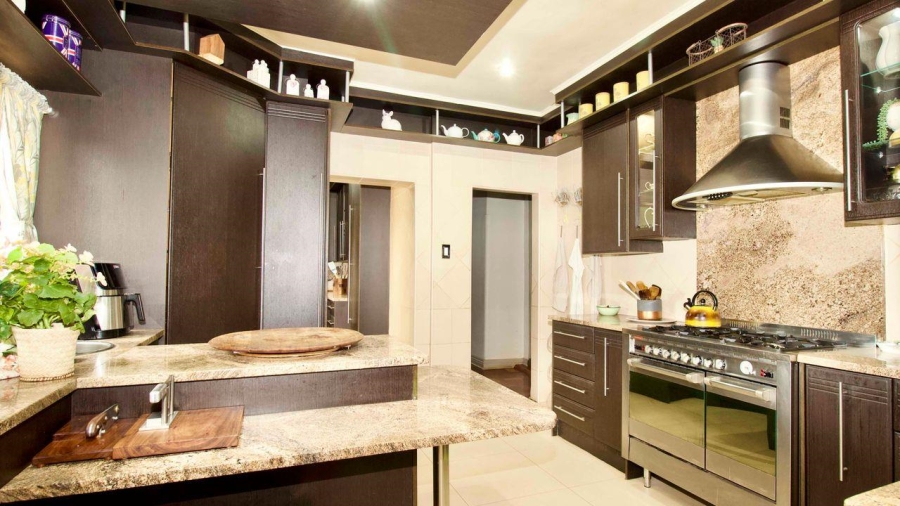 7 Bedroom Property for Sale in Clubview Gauteng
