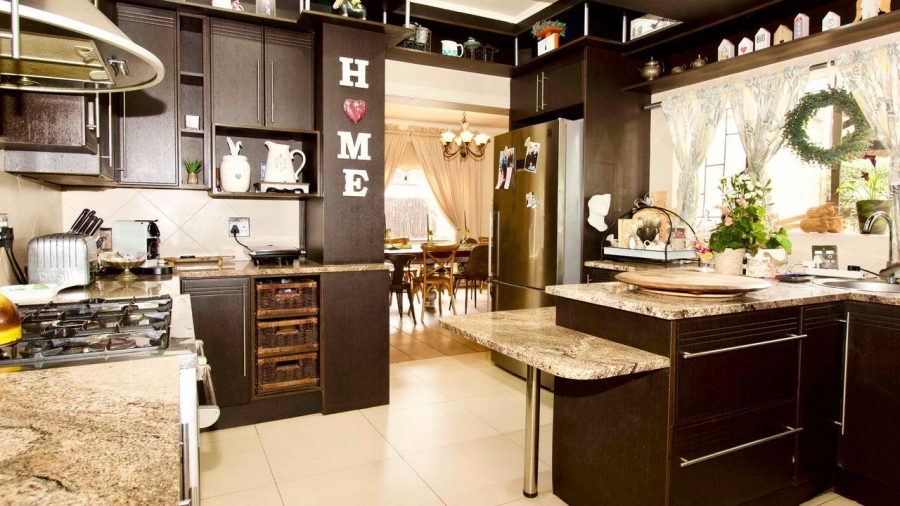 7 Bedroom Property for Sale in Clubview Gauteng