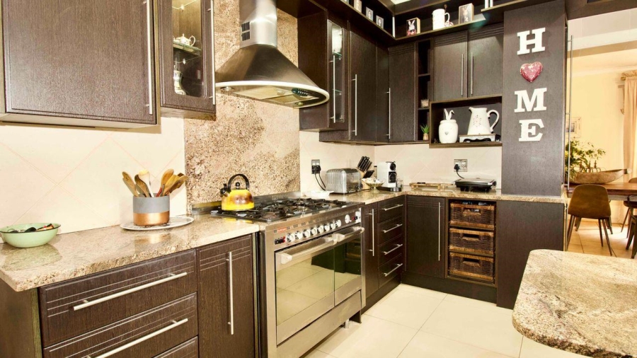 7 Bedroom Property for Sale in Clubview Gauteng