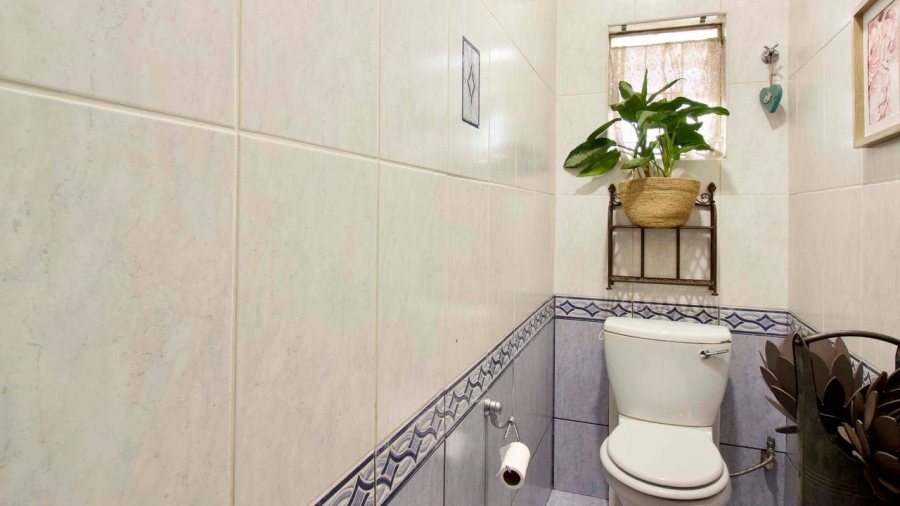 7 Bedroom Property for Sale in Clubview Gauteng