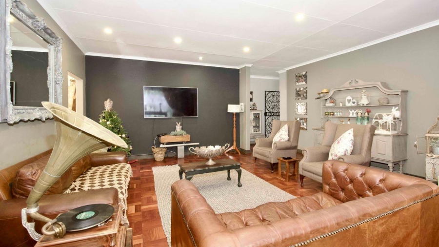 7 Bedroom Property for Sale in Clubview Gauteng