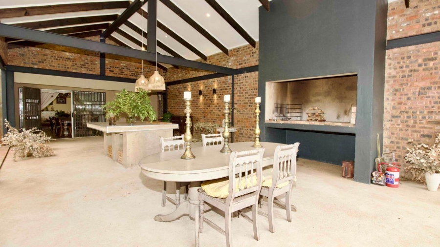 7 Bedroom Property for Sale in Clubview Gauteng