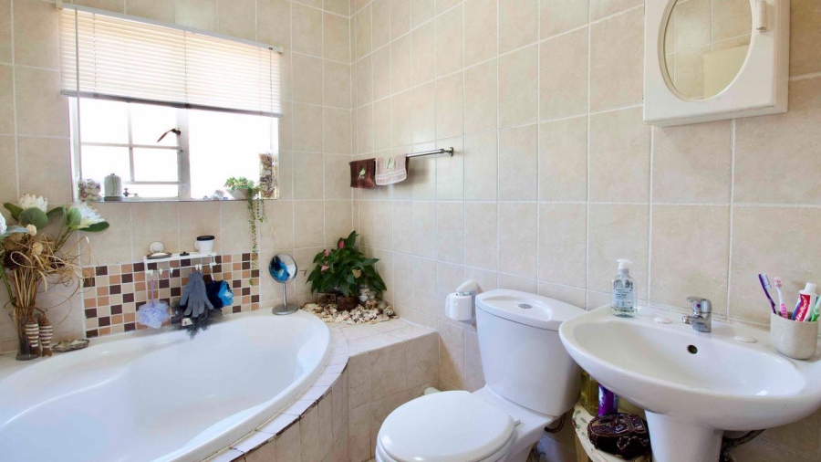3 Bedroom Property for Sale in Amberfield Gauteng