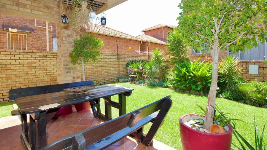 3 Bedroom Property for Sale in Amberfield Gauteng