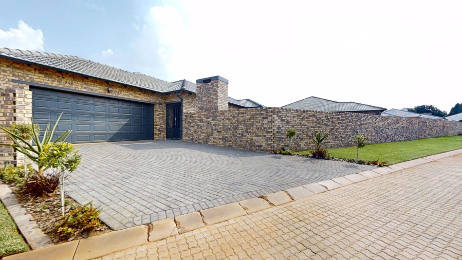 3 Bedroom Property for Sale in Dayanglen Gauteng