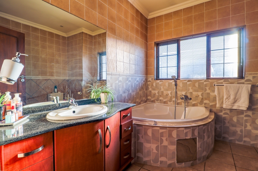 5 Bedroom Property for Sale in Midstream Estate Gauteng