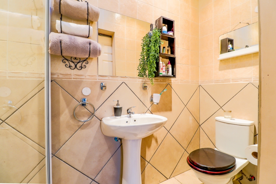 5 Bedroom Property for Sale in Midstream Estate Gauteng
