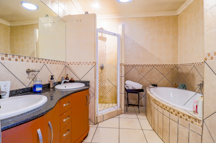 5 Bedroom Property for Sale in Midstream Estate Gauteng