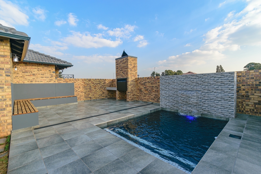 3 Bedroom Property for Sale in Dayanglen Gauteng