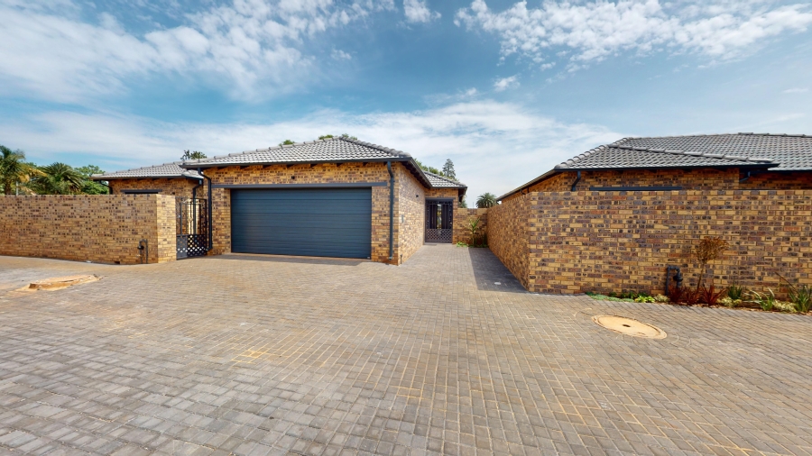 3 Bedroom Property for Sale in Dayanglen Gauteng