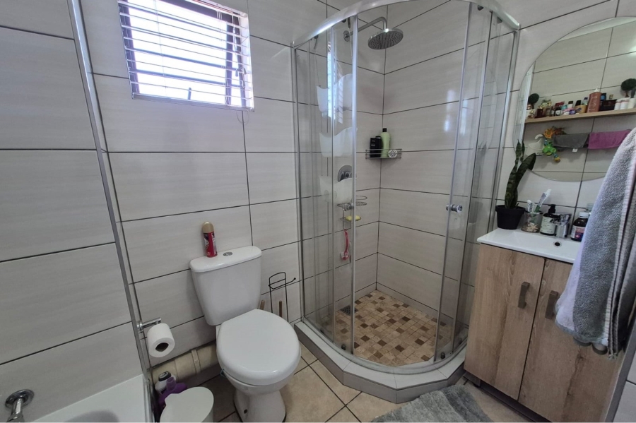 To Let 2 Bedroom Property for Rent in Barbeque Downs Gauteng