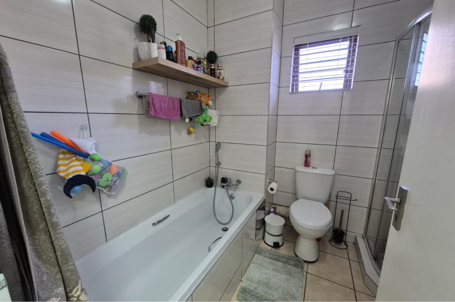 To Let 2 Bedroom Property for Rent in Barbeque Downs Gauteng