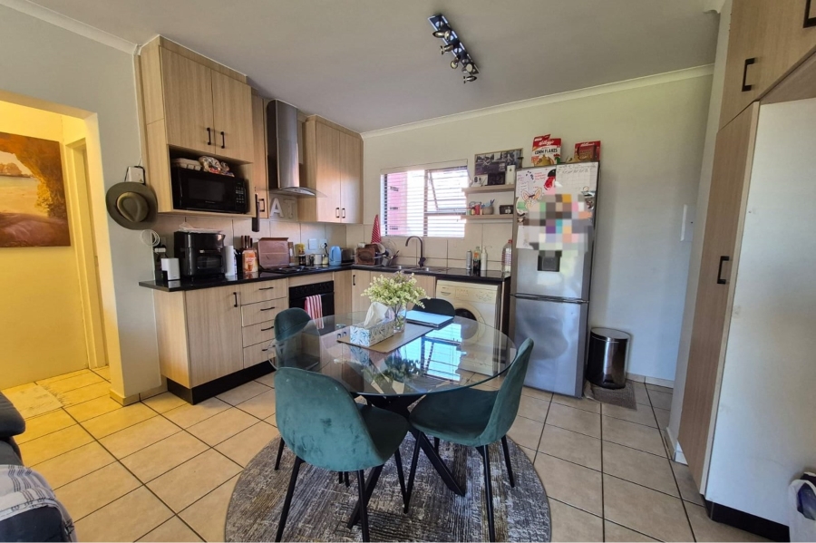 To Let 2 Bedroom Property for Rent in Barbeque Downs Gauteng