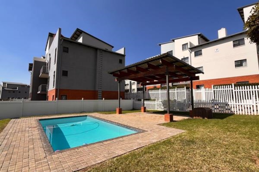 To Let 2 Bedroom Property for Rent in Barbeque Downs Gauteng
