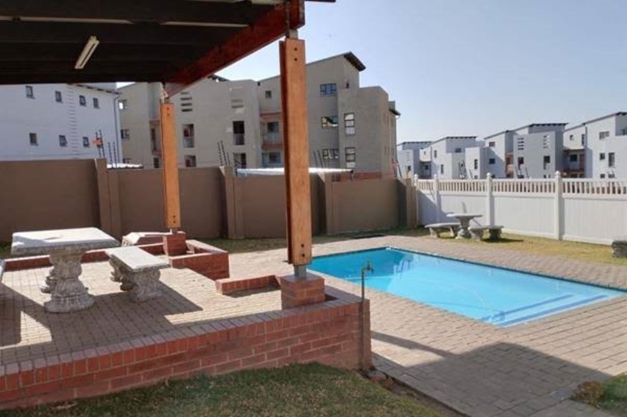 To Let 2 Bedroom Property for Rent in Barbeque Downs Gauteng