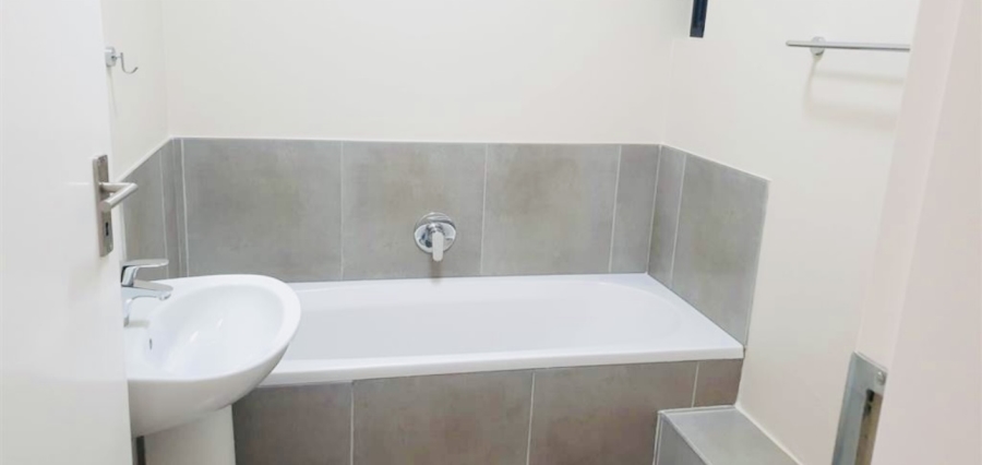To Let 2 Bedroom Property for Rent in Vorna Valley Gauteng