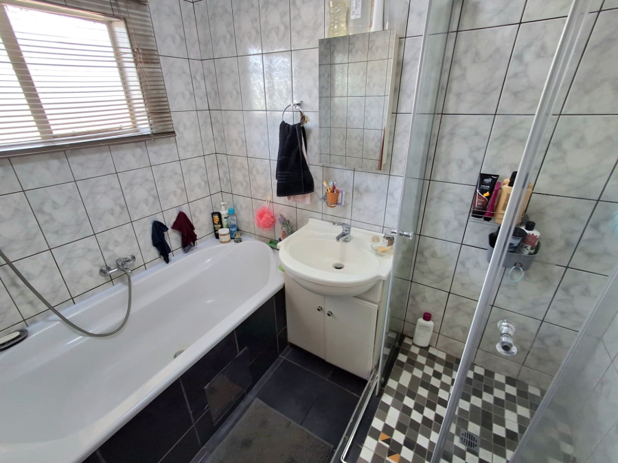 2 Bedroom Property for Sale in Marlands Gauteng