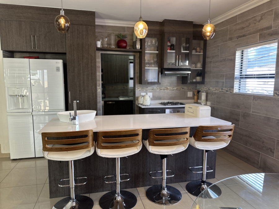 3 Bedroom Property for Sale in Thatchfield Hills Gauteng