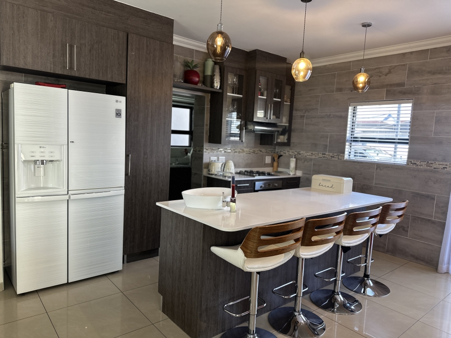 3 Bedroom Property for Sale in Thatchfield Hills Gauteng