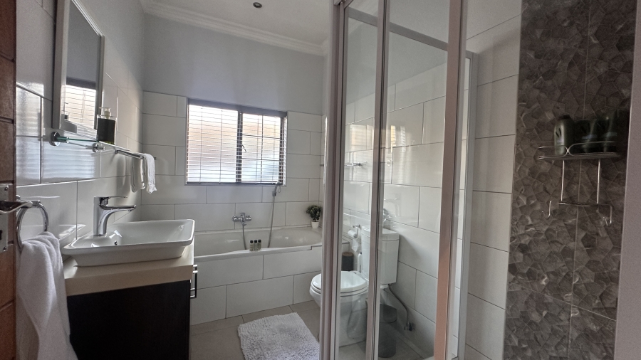 3 Bedroom Property for Sale in Thatchfield Hills Gauteng