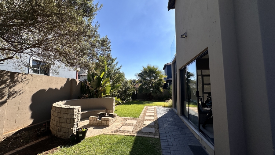 3 Bedroom Property for Sale in Thatchfield Hills Gauteng