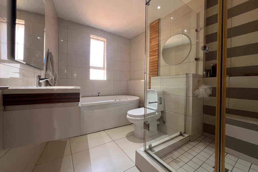 1 Bedroom Property for Sale in Bryanston Gauteng