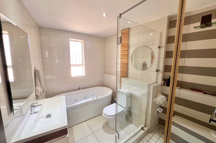 1 Bedroom Property for Sale in Bryanston Gauteng