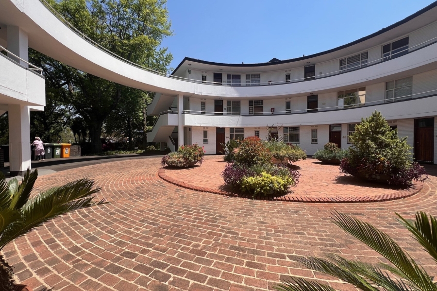 1 Bedroom Property for Sale in Bryanston Gauteng