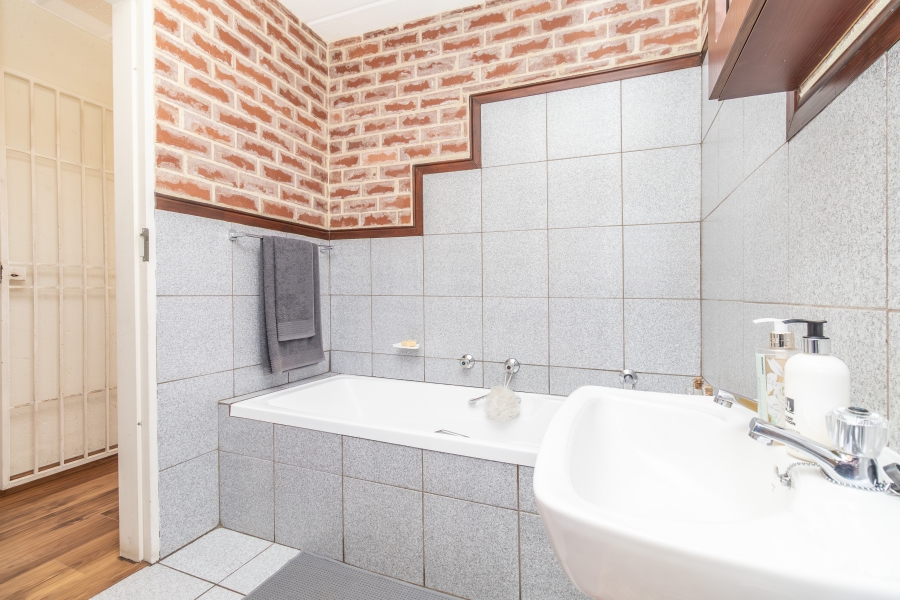 3 Bedroom Property for Sale in Magaliessig Gauteng