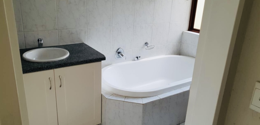 To Let 3 Bedroom Property for Rent in Barbeque Downs Gauteng
