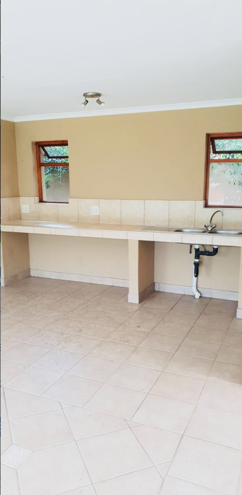 To Let 3 Bedroom Property for Rent in Barbeque Downs Gauteng
