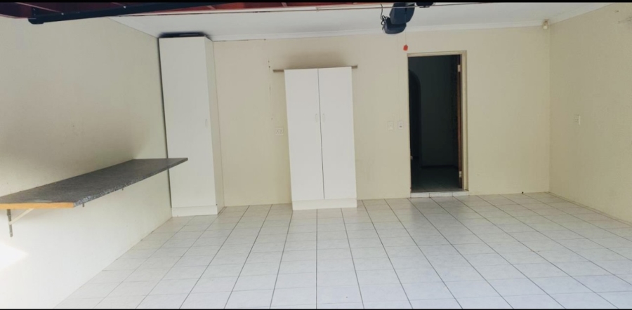To Let 3 Bedroom Property for Rent in Barbeque Downs Gauteng