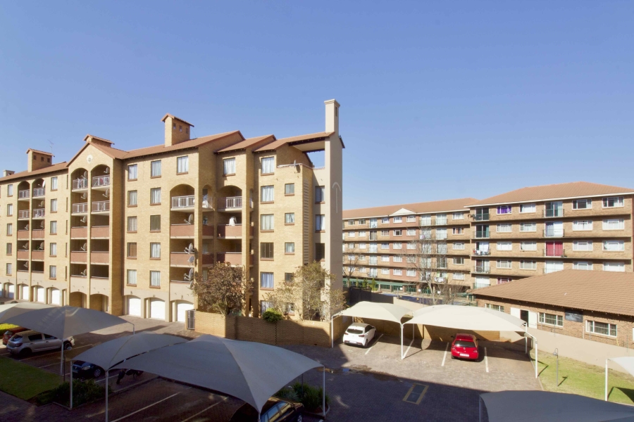 2 Bedroom Property for Sale in Die Hoewes Gauteng