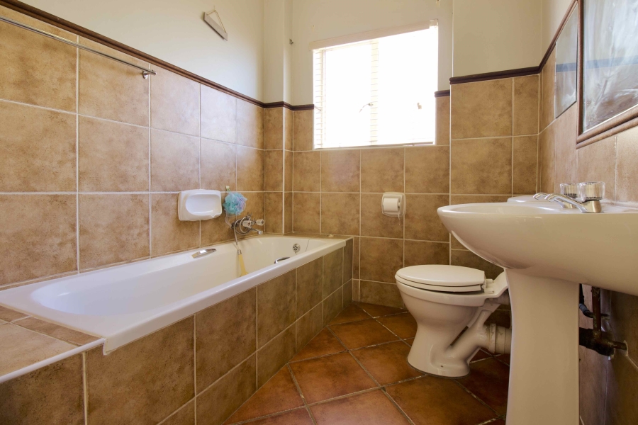 2 Bedroom Property for Sale in Die Hoewes Gauteng