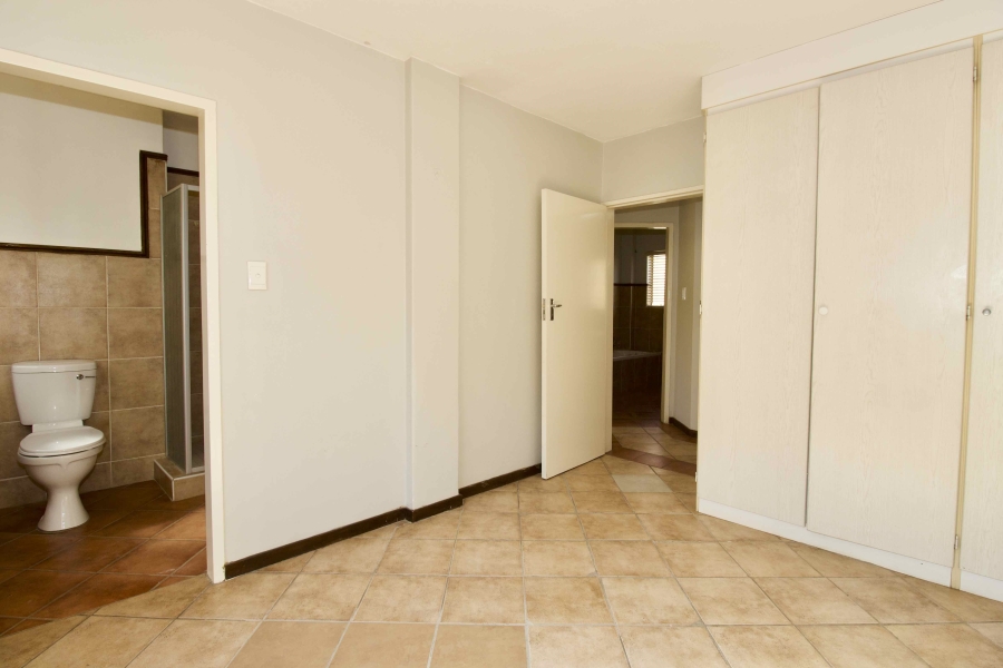 2 Bedroom Property for Sale in Die Hoewes Gauteng
