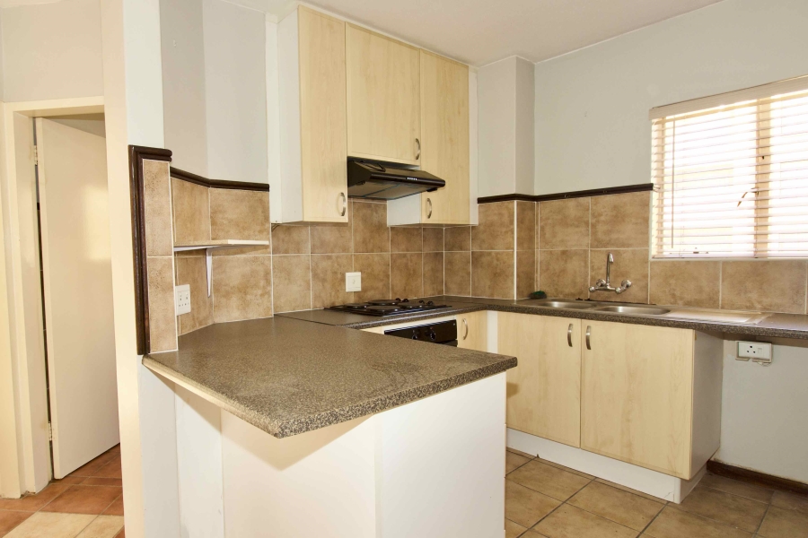 2 Bedroom Property for Sale in Die Hoewes Gauteng