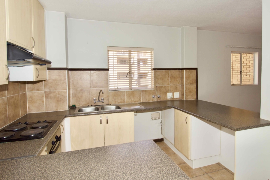 2 Bedroom Property for Sale in Die Hoewes Gauteng
