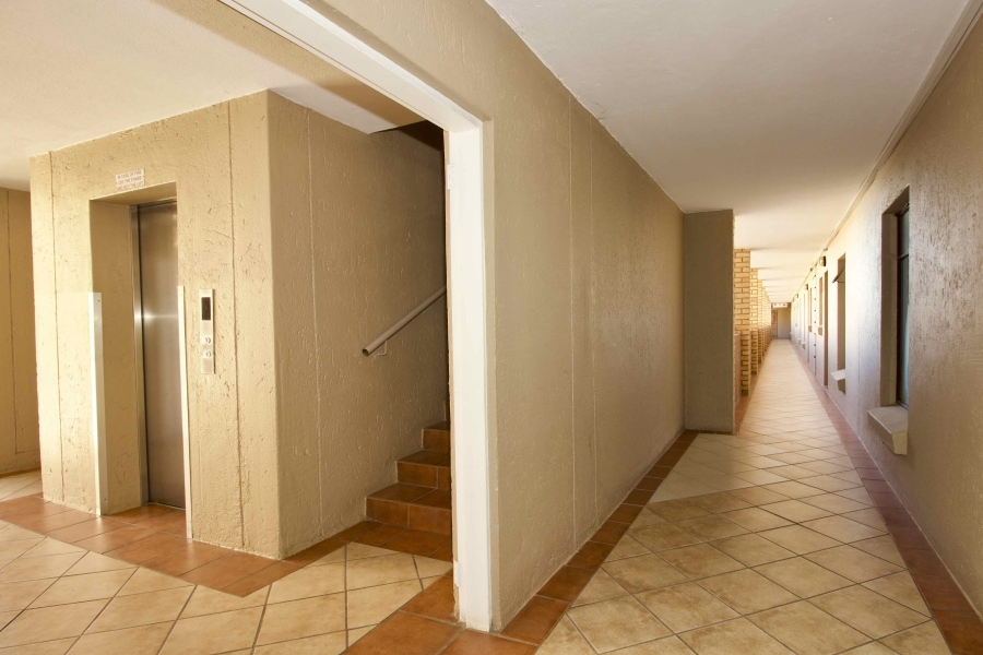 2 Bedroom Property for Sale in Die Hoewes Gauteng