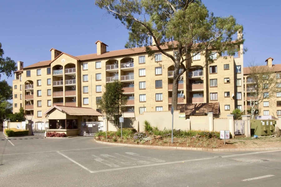2 Bedroom Property for Sale in Die Hoewes Gauteng