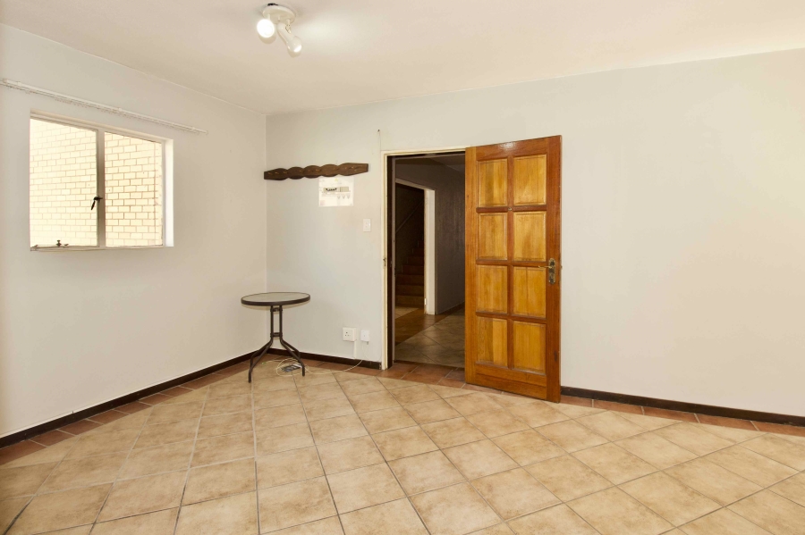 2 Bedroom Property for Sale in Die Hoewes Gauteng