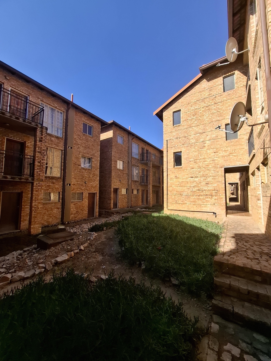 1 Bedroom Property for Sale in Wapadrand Gauteng