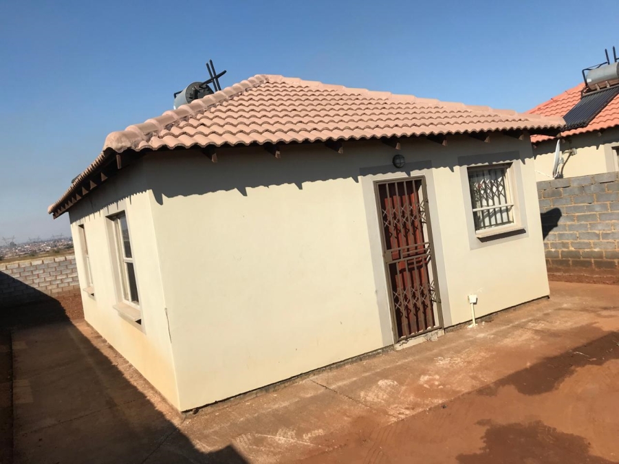 2 Bedroom Property for Sale in Lufhereng Gauteng