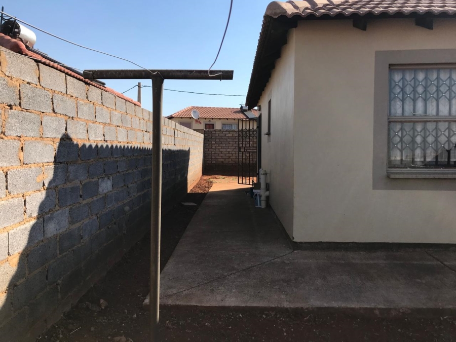 2 Bedroom Property for Sale in Lufhereng Gauteng