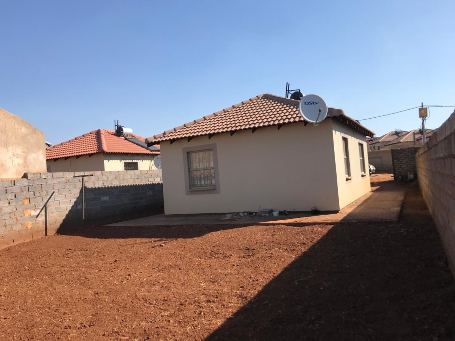 2 Bedroom Property for Sale in Lufhereng Gauteng